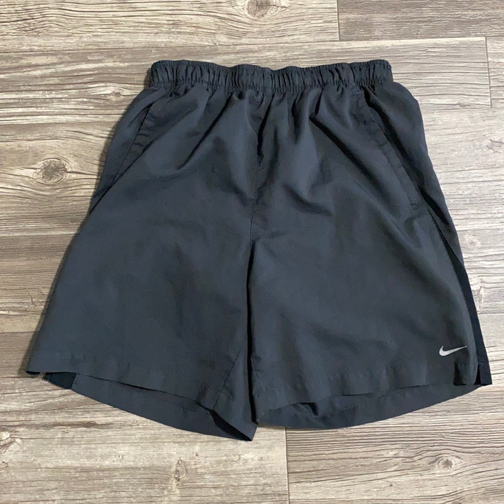 Nike Dri-fit men’s shorts size M